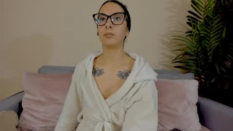 Sarah Luna online show from 5, 6, 2026