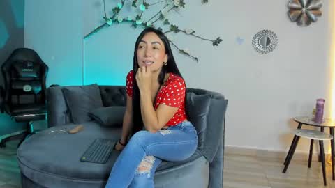 mia_davis__ online show from 28, 7, 2026