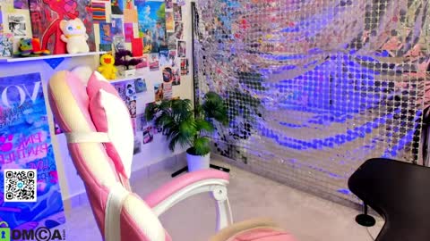 Mia online show from 6, 4, 2026