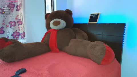 mia_fernand online show from 1, 4, 2026