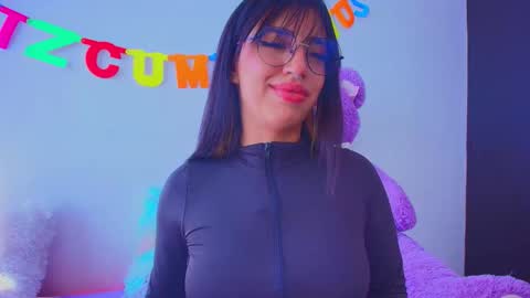 Mia flames online show from 27, 11, 2025