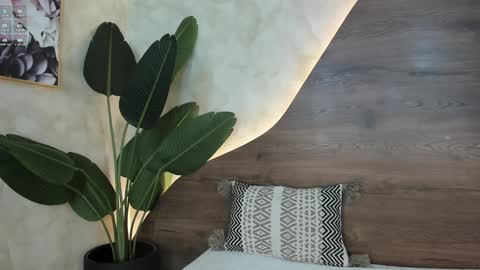 mia_lacy online show from 2, 2, 2025