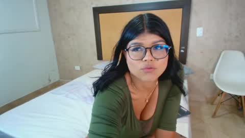MIALOPEZ      .     Y      .      online show from 2, 10, 2025