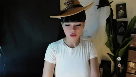 M I A online show from 15, 6, 2026