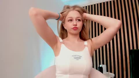 Snapshot of mia_meows chatting on 23, 2, 2025 Mia here Appreciate your support online show from 23, 2, 2025