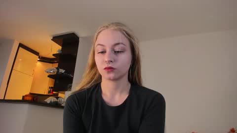 Snapshot of mia_meows chatting on 21, 9, 2025 Mia here Appreciate your support online show from 21, 9, 2025