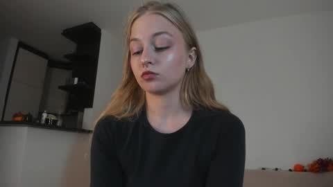 Snapshot of mia_meows chatting on 16, 10, 2025 Mia here Appreciate your support online show from 16, 10, 2025