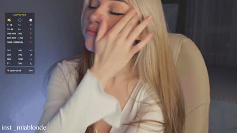 mia_milagros online show from 2, 12, 2024