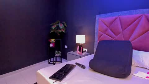 MIA  online show from 19, 4, 2026