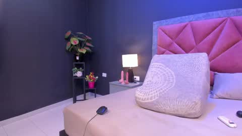 MIA  online show from 7, 6, 2026