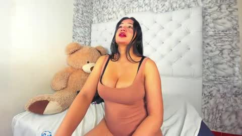 MiaMiller online show from 5, 6, 2026