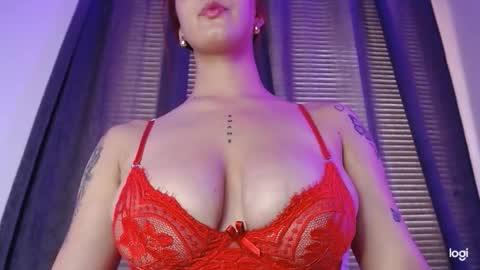 mia independent model online show from 10, 9, 2025