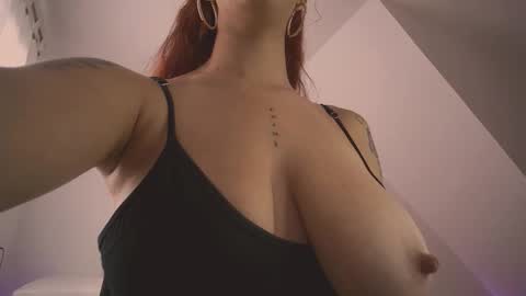 mia independent model online show from 2, 12, 2025