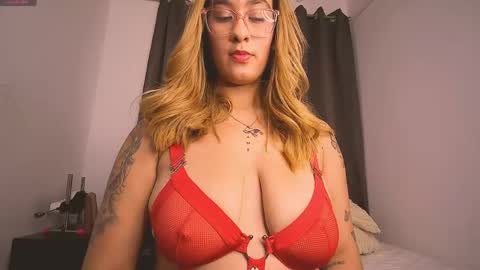 mia independent model online show from 24, 3, 2026