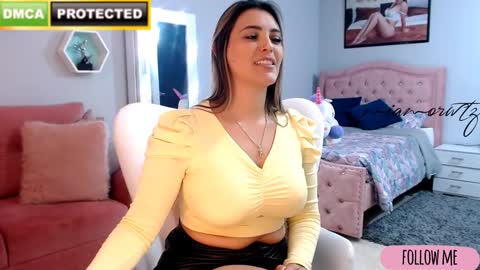 Snapshot of mia_moretz1 chatting on 28, 1, 2025 Mia online show from 28, 1, 2025