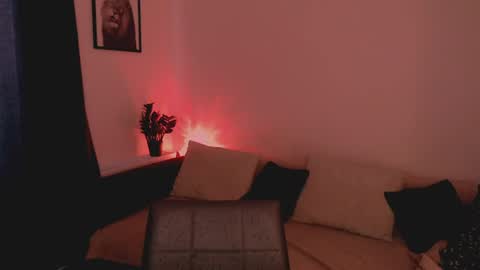 Mia online show from 28, 7, 2026