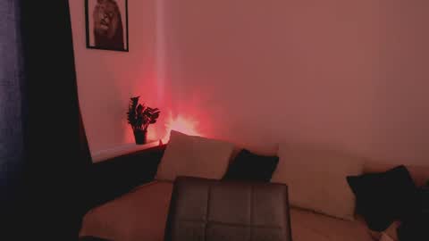 Mia online show from 28, 7, 2026
