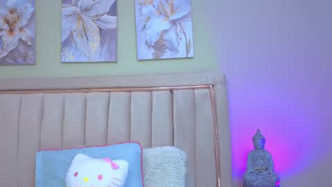 Snapshot of mia_naive chatting on 5, 6, 2026 Mia online show from 5, 6, 2026