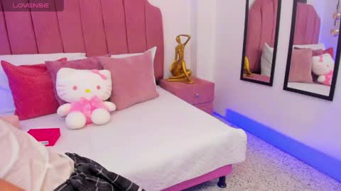 Snapshot of mia_naive chatting on 9, 6, 2026 Mia online show from 9, 6, 2026