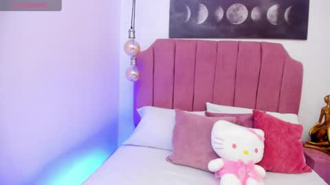 Snapshot of mia_naive chatting on 12, 6, 2026 Mia online show from 12, 6, 2026