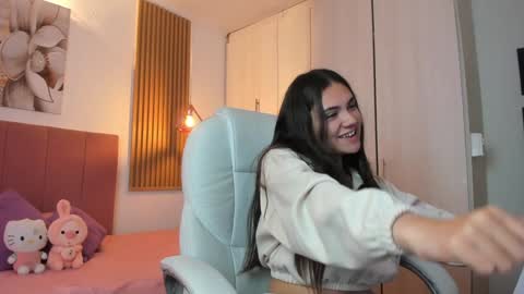 Snapshot of mia_nevaeh chatting on 1, 2, 2025 Mia Nevaeh - follow me online show from 1, 2, 2025