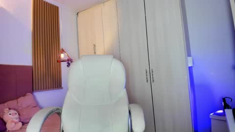 Snapshot of mia_nevaeh chatting on 19, 5, 2026 Mia Nevaeh - follow me online show from 19, 5, 2026