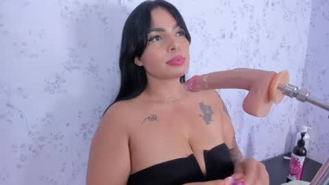 mia novoa online show from 28, 4, 2026