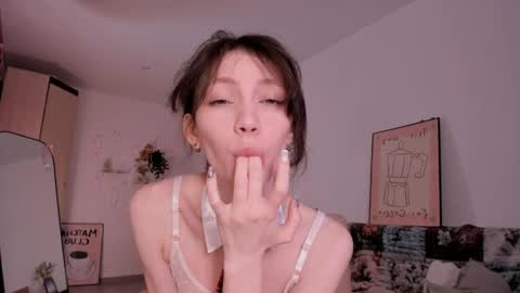 Mia Pimmy online show from 19, 4, 2026