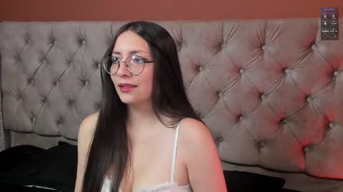 mia_quinn__ online show from 27, 7, 2026