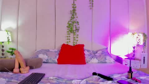 mia rousse25 online show from 19, 4, 2026