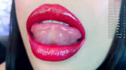 Snapshot of mia_roux1 chatting on 14, 11, 2025 Mia online show from 14, 11, 2025