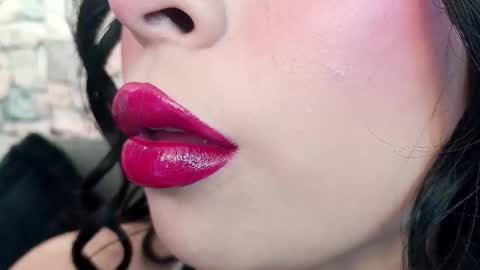 Snapshot of mia_roux1 chatting on 21, 11, 2025 Mia online show from 21, 11, 2025