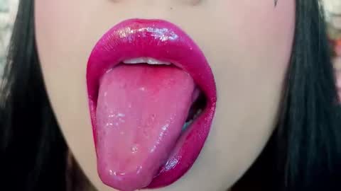 Snapshot of mia_roux1 chatting on 23, 11, 2025 Mia online show from 23, 11, 2025