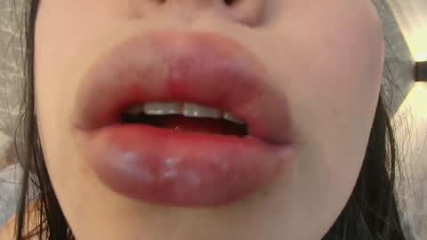 Mia Roux online show from 2, 2, 2025