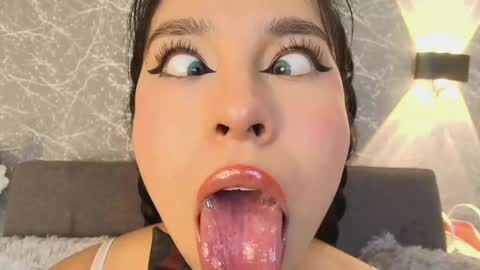 Mia Roux online show from 22, 2, 2025