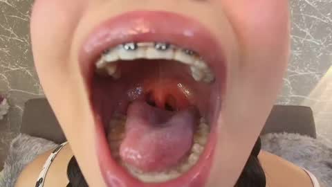 Mia Roux online show from 28, 2, 2025