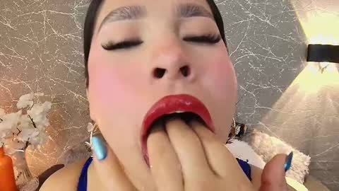 Mia Roux online show from 8, 3, 2025