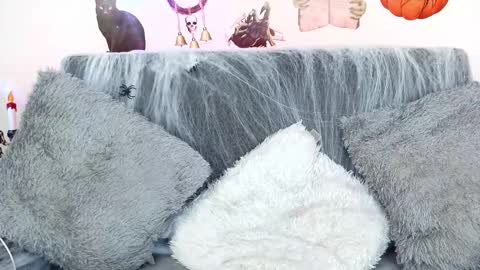 Mia Roux online show from 16, 10, 2025