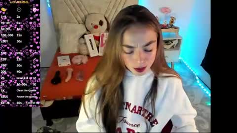 Mia Victoria online show from 31, 7, 2026