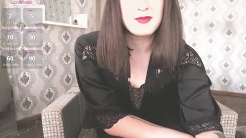 mia_wallase online show from 2, 1, 2025