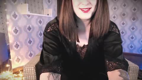 mia_wallase online show from 29, 4, 2026