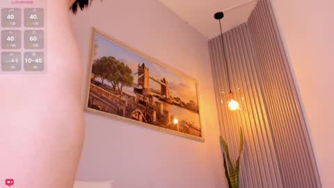 Mia White  online show from 9, 12, 2024