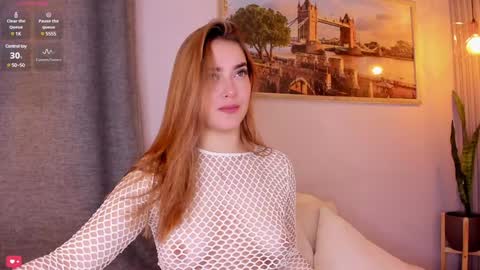 Mia White  online show from 13, 12, 2024