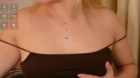 Mia White  online show from 22, 7, 2026
