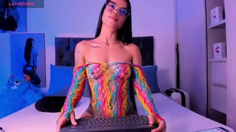 Snapshot of mia_world_ chatting on 8, 1, 2025 online show from 8, 1, 2025