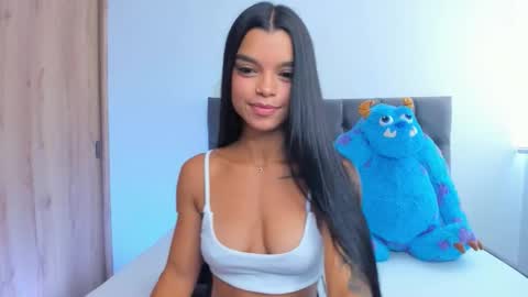 Snapshot of mia_world_ chatting on 13, 10, 2025 online show from 13, 10, 2025