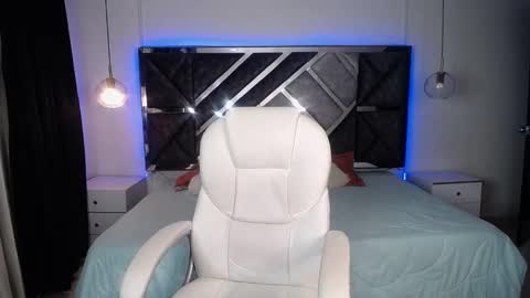 Mia online show from 3, 2, 2025