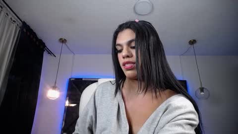 Mia online show from 3, 2, 2025