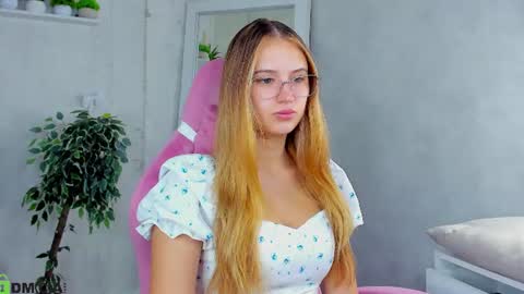 Mia online show from 25, 7, 2026