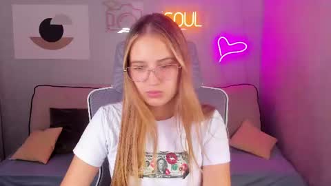 Mia online show from 4, 8, 2026